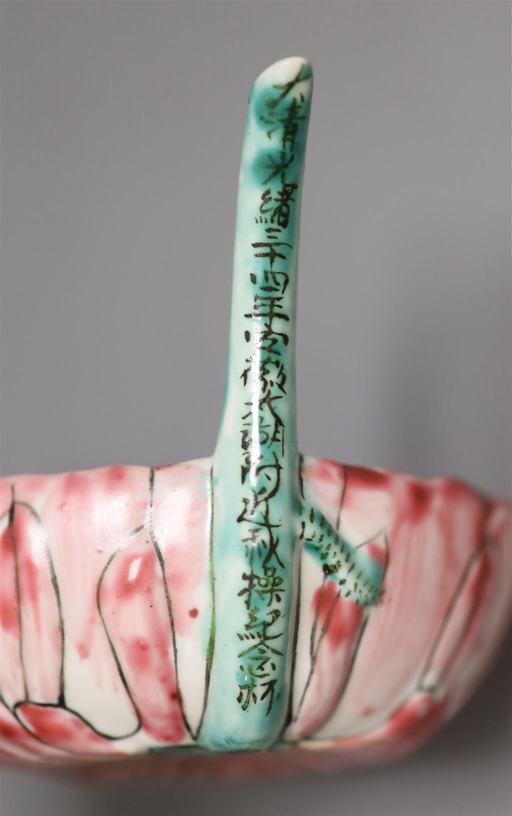 A Chinese porcelain lotus water dropper